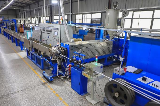 Professional Factory Customized 120º C XLPE Insulated Wire for Cars